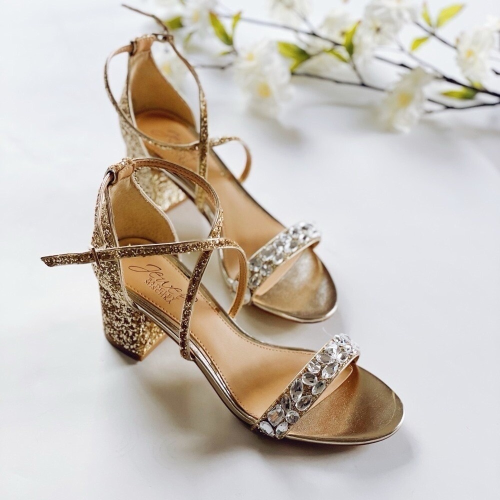 NEW Jewel By Badgley Mischka Women's Glitter Low Block Gold High Heel Sandal 5.5
